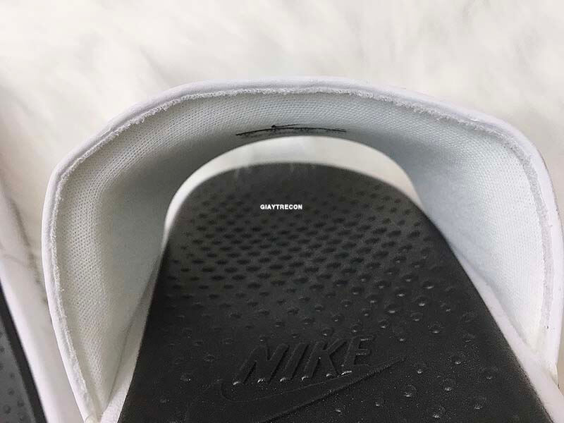 Dép Nike Benassi trắng chữ đen