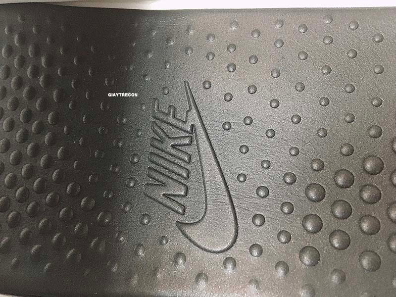 Dép Nike Benassi trắng chữ đen