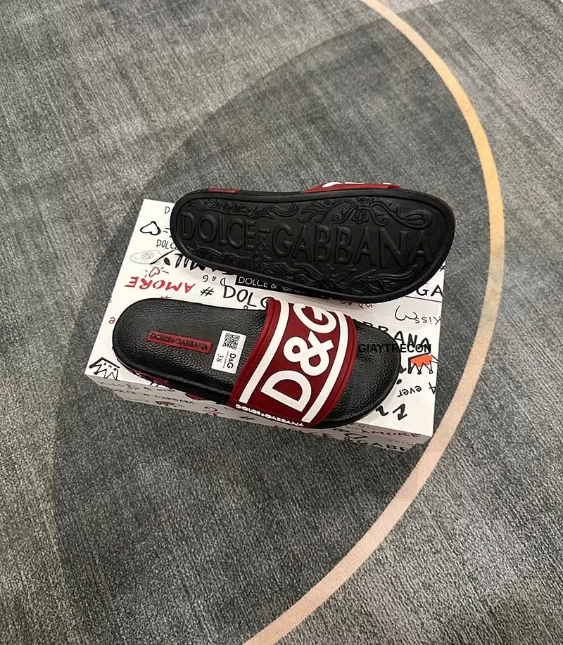 Dép Dolce & Gabbana D&G Logo Đen Đỏ (Hàng F1)