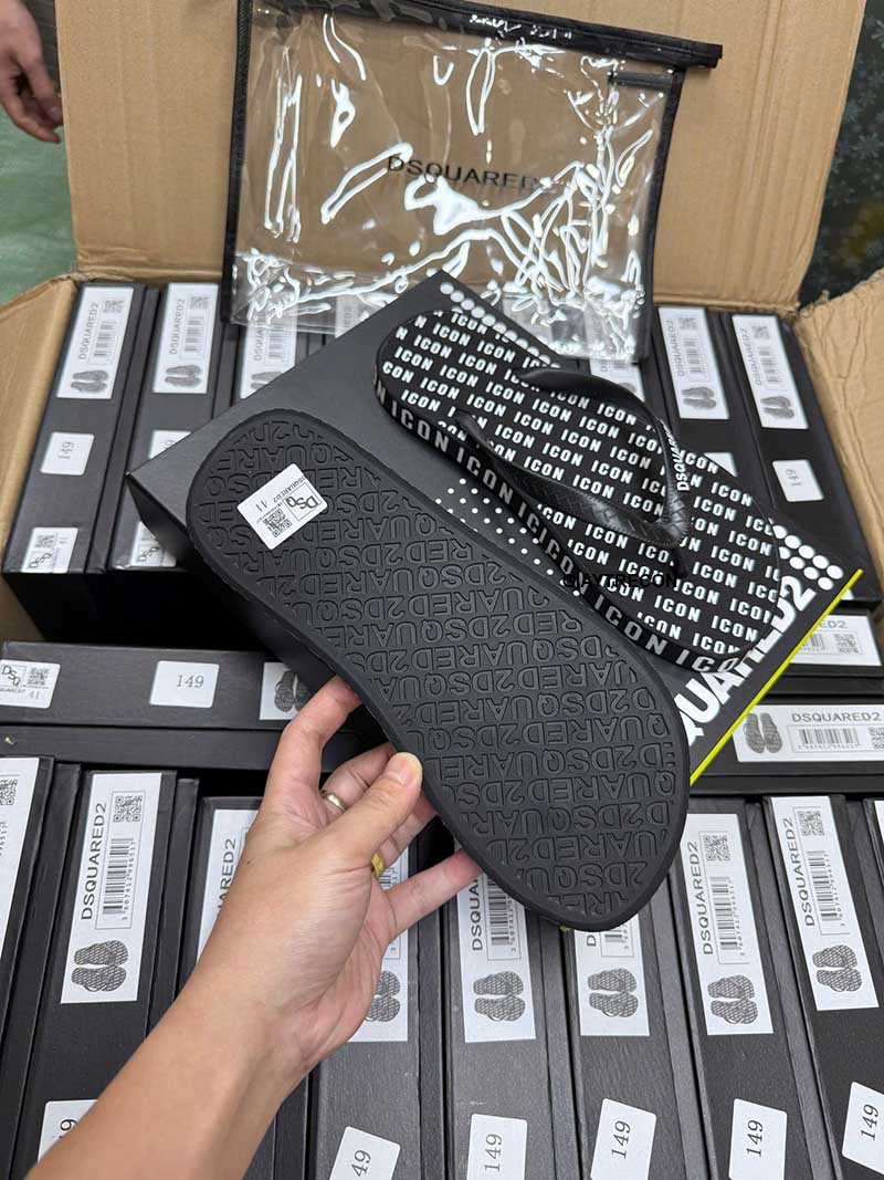 Dép tông Dsquared2 chữ ICON Đen Trắng