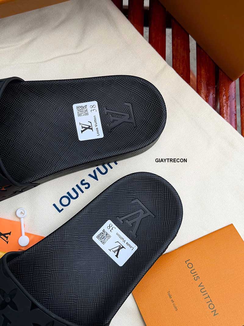 Dép LV Waterfront Monogram Vân Dập Đen