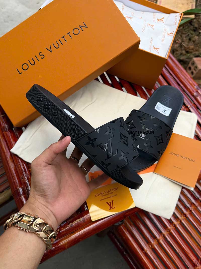Dép LV Waterfront Monogram Vân Dập Đen