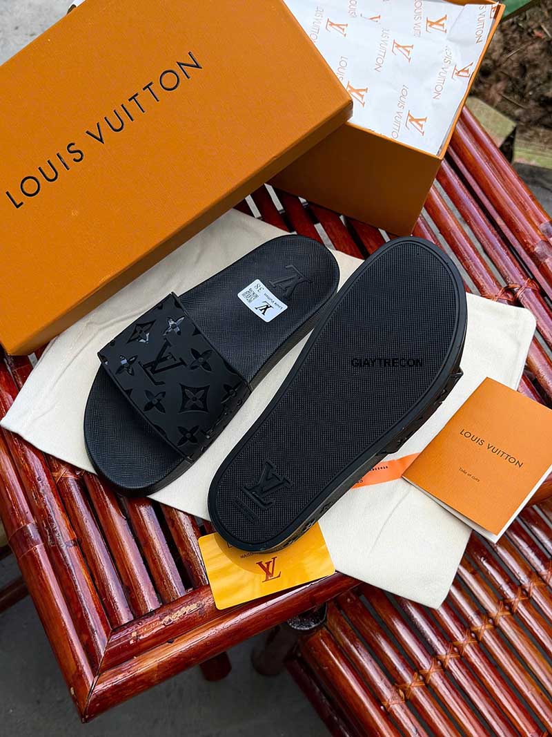 Dép LV Waterfront Monogram Vân Dập Đen