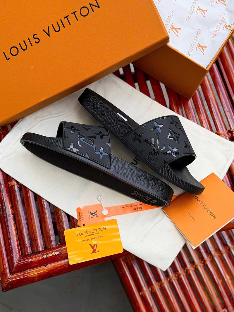 Dép LV Waterfront Monogram Vân Dập Đen